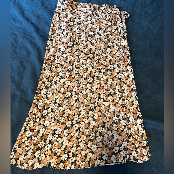 URBAN Romantics Dresses & Skirts - URBAN Romantics Floral A-Line Skirt - Black and Tan